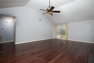 2935 Auburn Dr in Pearland, TX - Building Photo - Building Photo