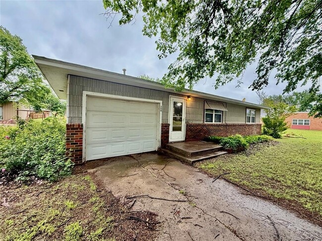 property at 308 S Magnolia Ave