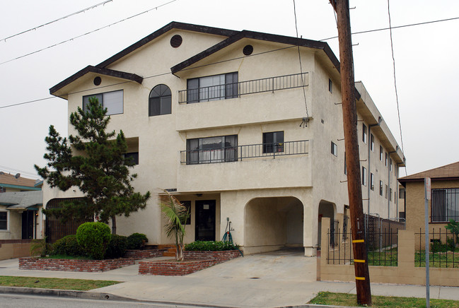 12517 Freeman Ave in Hawthorne, CA - Building Photo - Building Photo