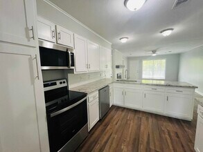 1345 Stanton Dr in Jackson, MS - Building Photo - Building Photo