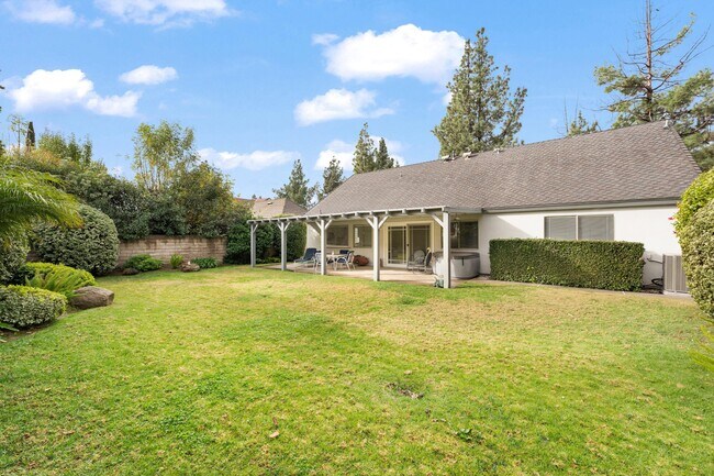 8354 Sale Ave in West Hills, CA - Foto de edificio - Building Photo