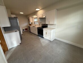 608 NW Canyon Dr in Redmond, OR - Building Photo - Building Photo