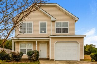 102 Glencroft Dr in Wingate, NC - Building Photo