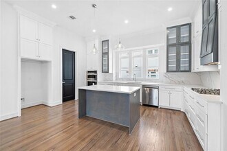 1011 E 28th St in Houston, TX - Building Photo - Building Photo