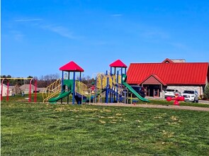 3006 Mahican Cir in Seven Fields, PA - Foto de edificio - Building Photo