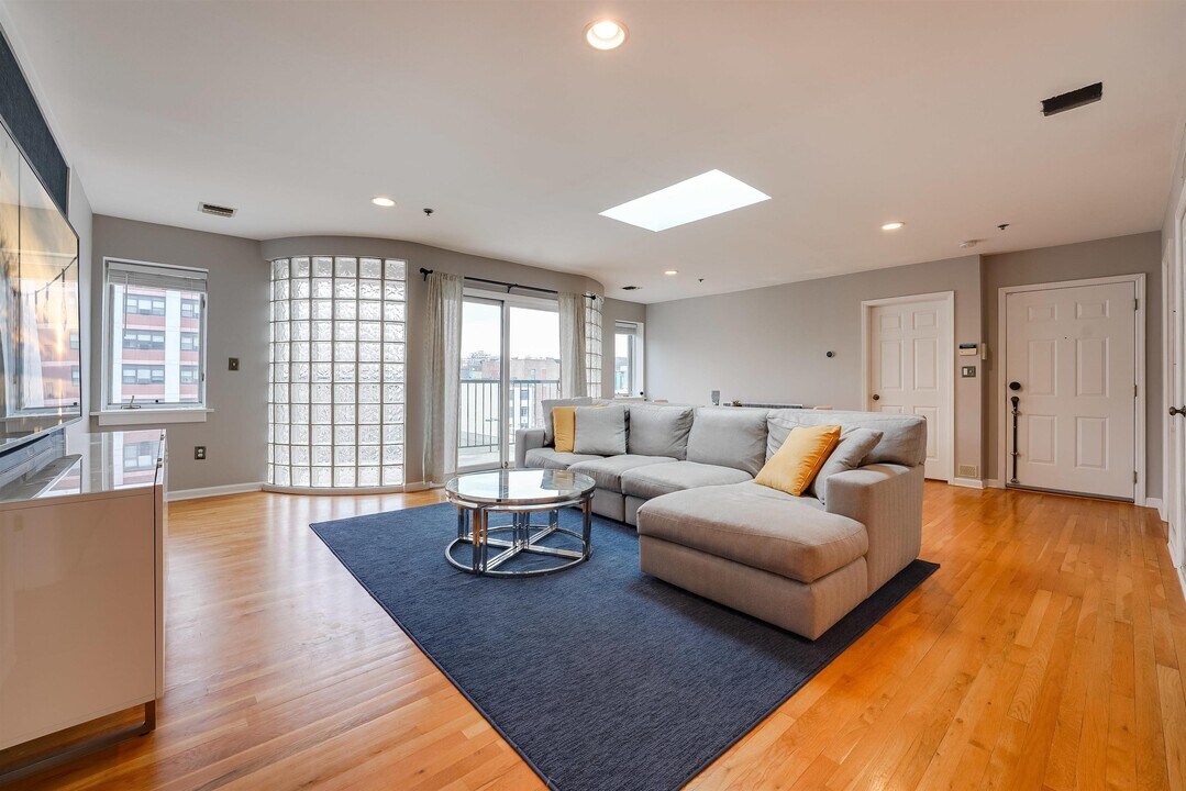 321 Adams St in Hoboken, NJ - Building Photo