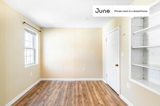 Private bedroom in 8 bed/3.5 bath Home in Washington, DC - Building Photo - Building Photo