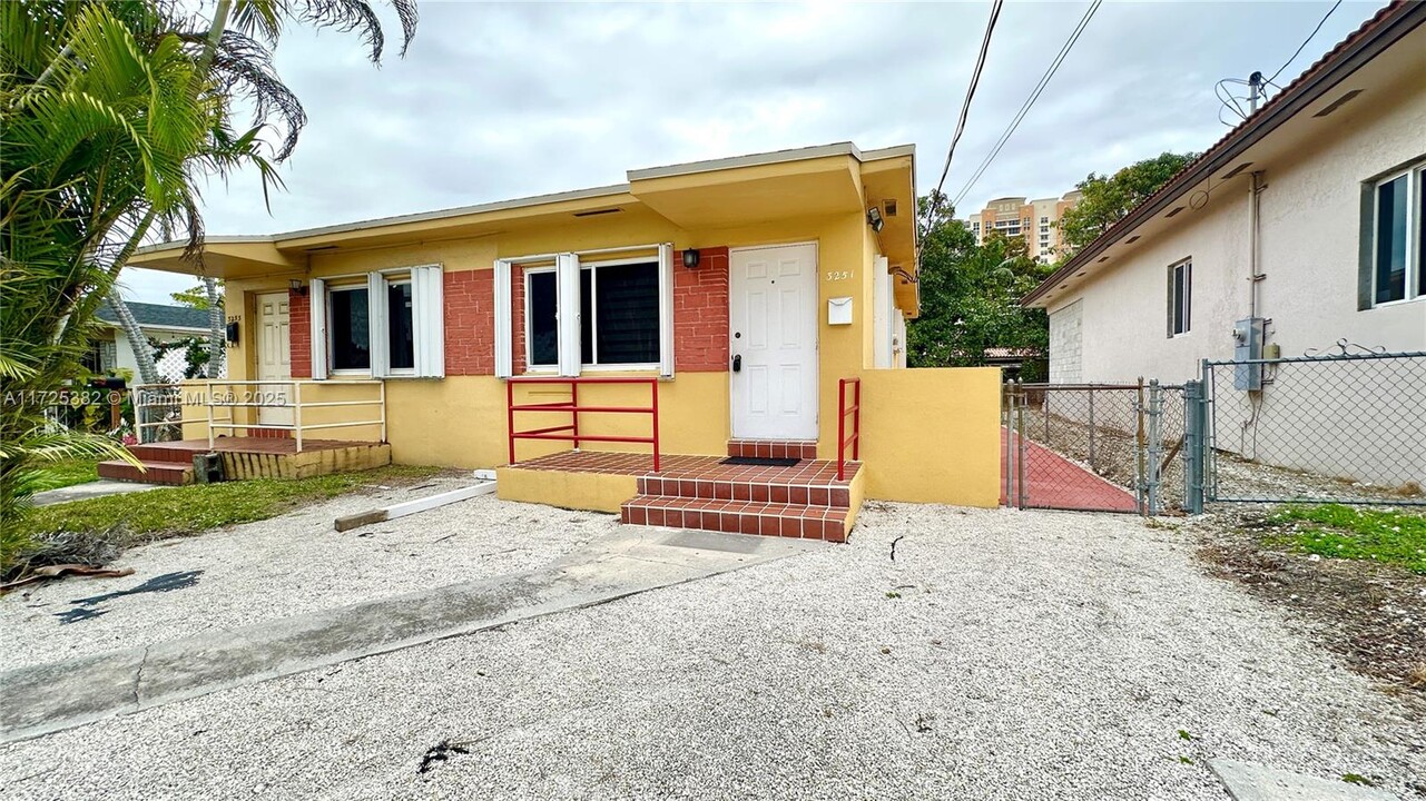 3251 SW 23rd Terrace in Miami, FL - Building Photo