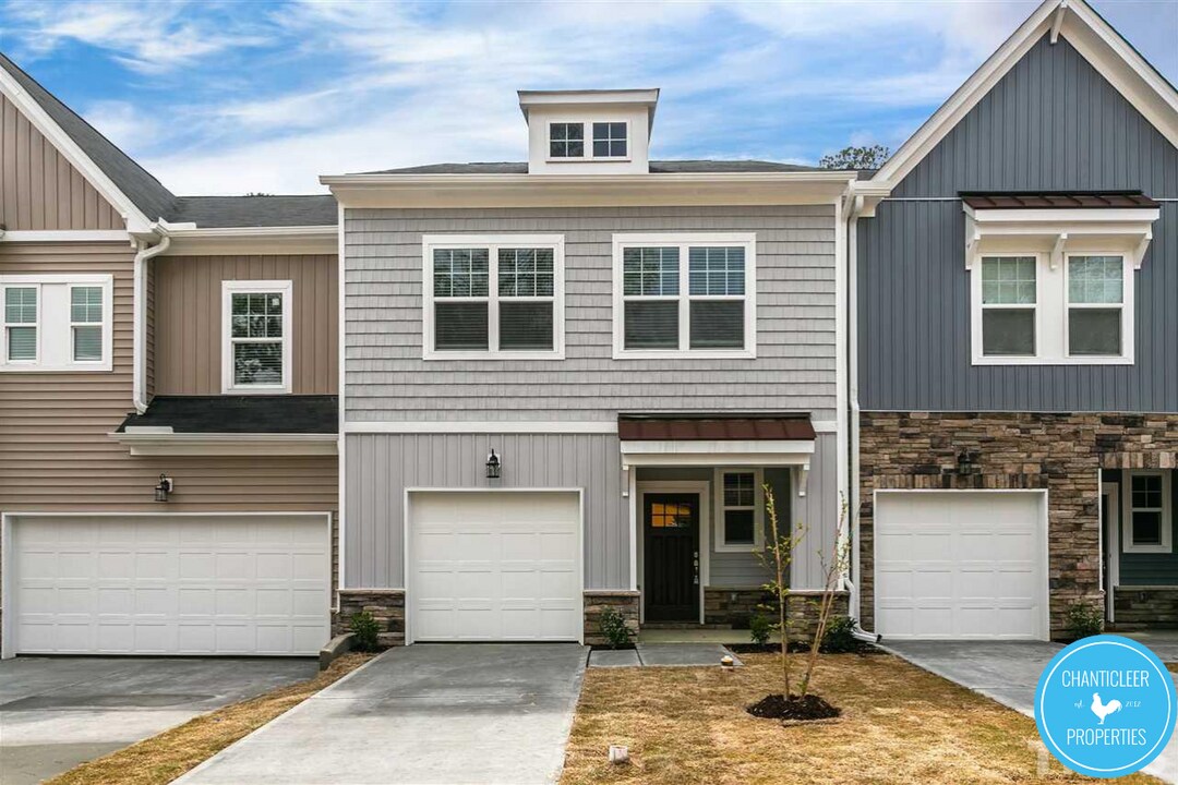 2010 Chipley Dr in Cary, NC - Foto de edificio