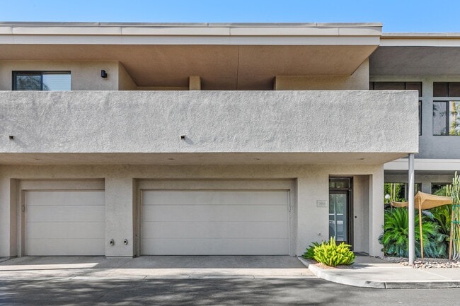 780 E Palm Canyon Dr in Palm Springs, CA - Building Photo - Building Photo