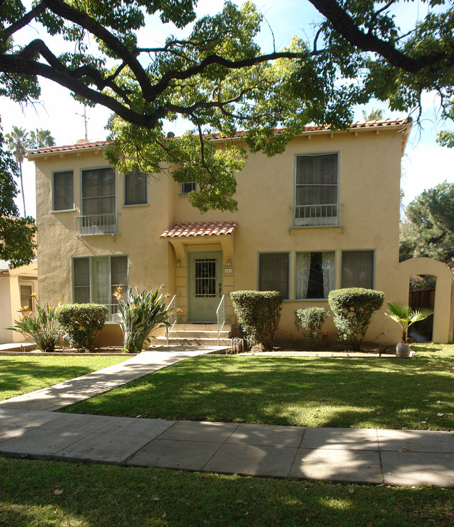 141 N Bonnie Ave in Pasadena, CA - Foto de edificio - Building Photo