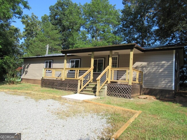 1379 Sam Craven Rd in Cleveland, GA - Building Photo - Building Photo