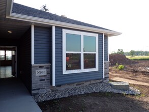 N973-N975 S Magdalyn Ct in Greenville, WI - Building Photo - Building Photo