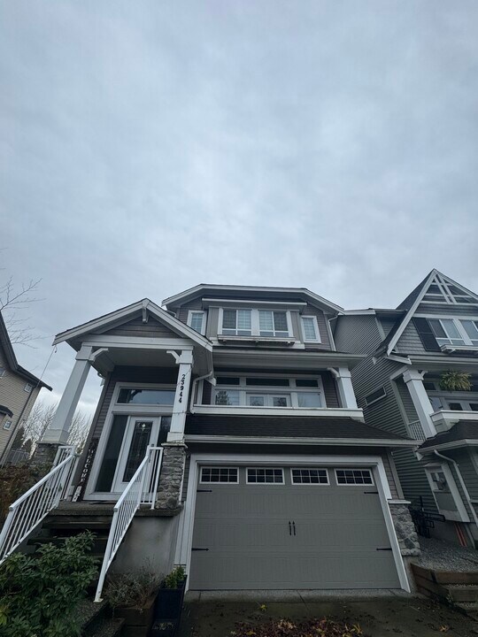 23944 104 Av in Maple Ridge, BC - Building Photo