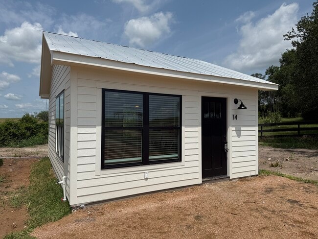 7899 TX-159 in Fayetteville, TX - Building Photo - Building Photo