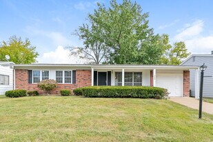 2250 Briarcrest Dr in Florissant, MO - Building Photo