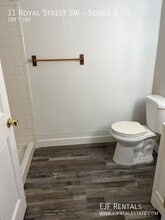 11 Royal St SW in Leesburg, VA - Building Photo - Building Photo