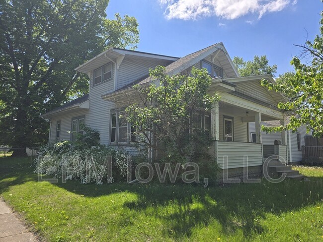 450 Cutler St in Waterloo, IA - Building Photo - Building Photo