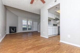 Villas at Alameda in Fort Worth, TX - Building Photo