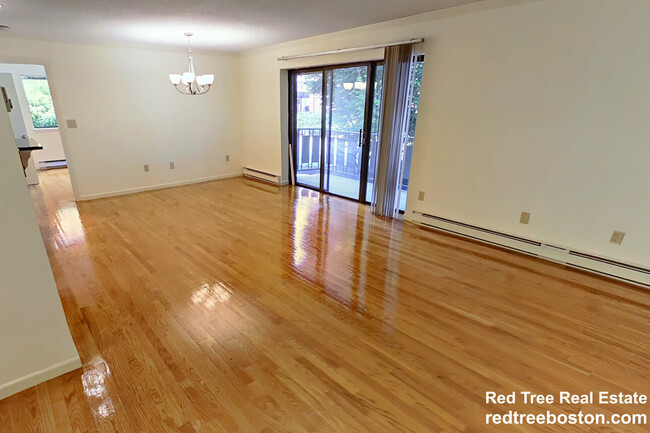 320 Hammond Pond Pkwy, Unit 104 in Chestnut Hill, MA - Building Photo - Building Photo