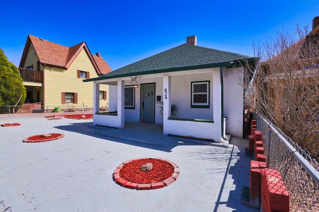 824 Elm St, Unit B in Pueblo, CO - Foto de edificio - Building Photo