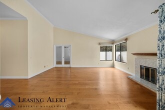 19981 Ave Of The Oaks in Santa Clarita, CA - Building Photo - Building Photo