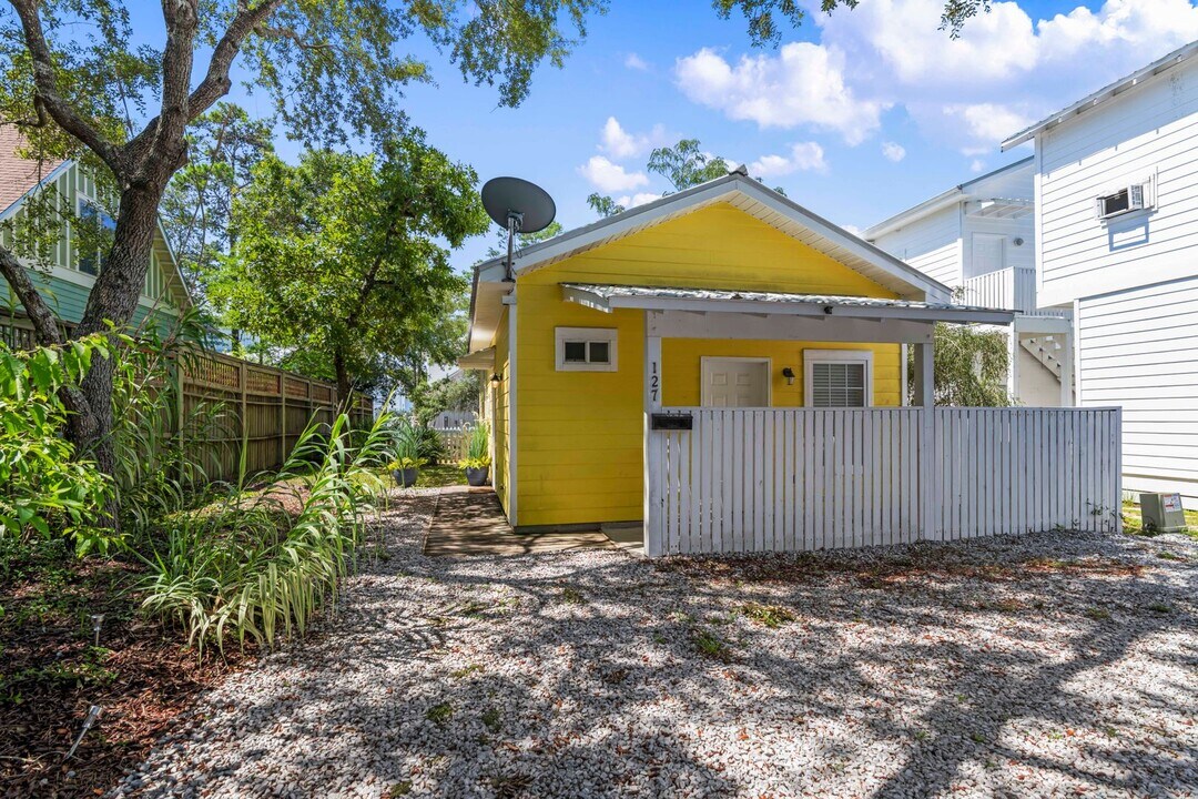 127 Grayton Village Rd in Santa Rosa Beach, FL - Building Photo