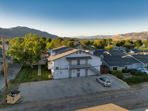 20210 Park Rd in Tehachapi, CA - Building Photo - Building Photo