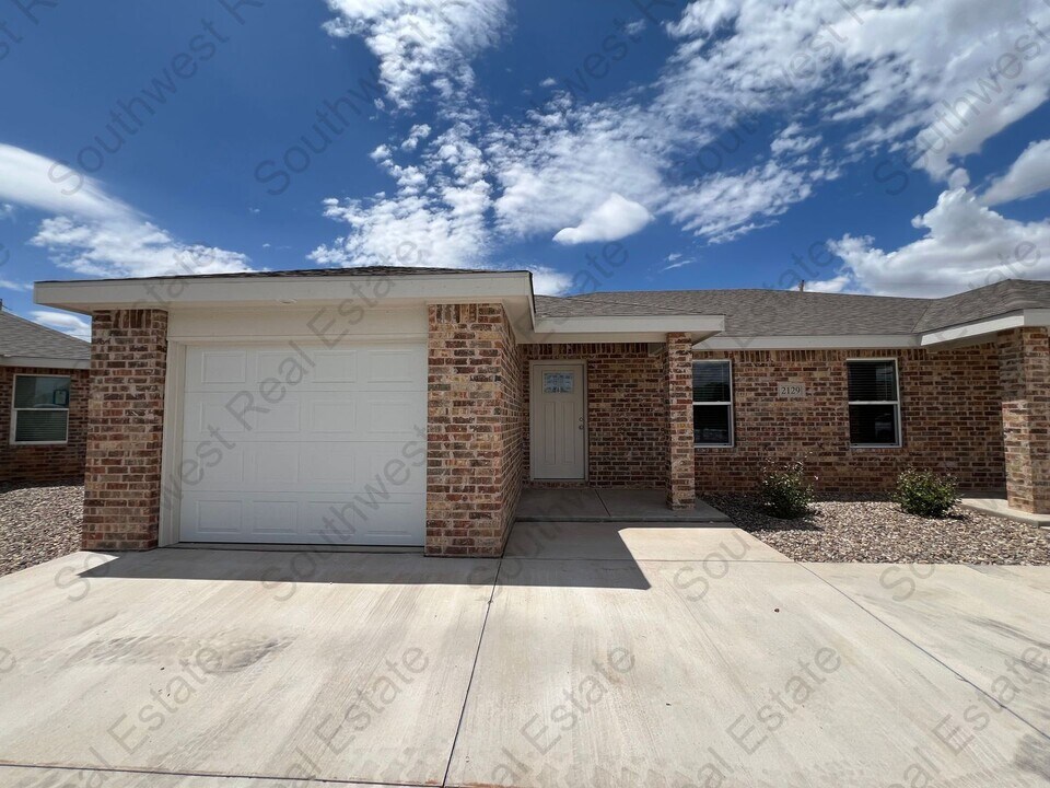 2129 Bobwhite Ct in Clovis, NM - Building Photo
