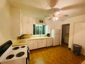 202 North Ave, Unit Apartment 1 in Battle Creek, MI - Building Photo - Building Photo