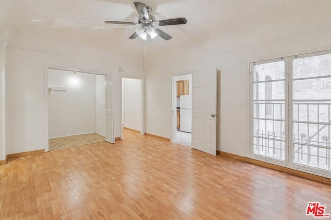 property at 400 S Kenmore Ave