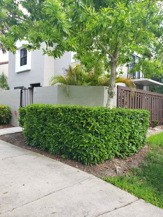 10425 SW 154th Ct in Miami, FL - Building Photo