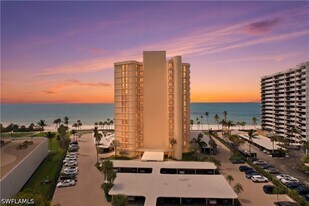 4001 Gulf Shore Blvd N in Naples, FL - Building Photo