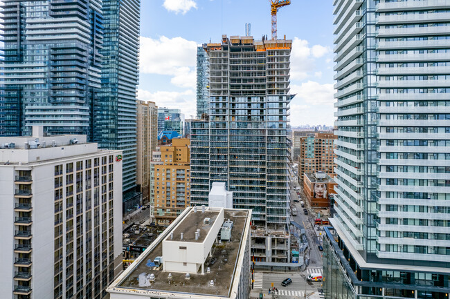 Halo Residences in Toronto, ON - Building Photo - Building Photo