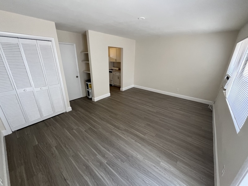 1150 W Blue Heron Blvd in Riviera Beach, FL - Building Photo