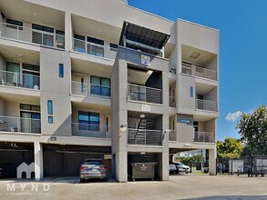 2401 Crawford St in Houston, TX - Building Photo - Building Photo