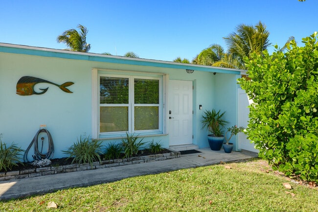 110 SW Hideaway Pl in Stuart, FL - Building Photo - Building Photo