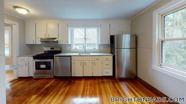 20-22-22 Upcrest Rd, Unit 2 in Boston, MA - Building Photo - Building Photo