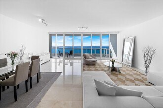 1643 Brickell Ave in Miami, FL - Building Photo - Building Photo