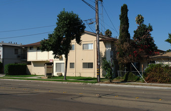 Magnolia Apartments in El Cajon, CA - Foto de edificio - Building Photo