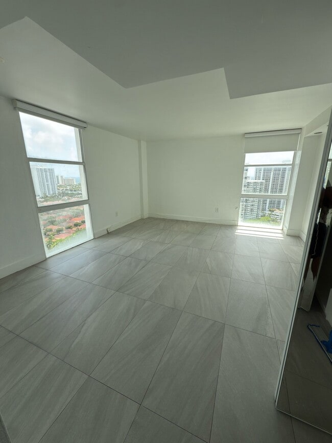 property at 3625 N Country Club Dr