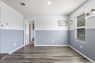 5762 Sunset Point in San Antonio, TX - Building Photo - Building Photo