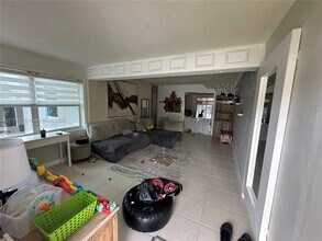 2326 Harding St in Hollywood, FL - Building Photo - Building Photo
