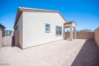 117 Royal Cascade Ave in Henderson, NV - Building Photo - Building Photo