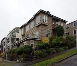 Newton Apartments in Seattle, WA - Building Photo - Building Photo