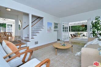 14017 Valley Vista Blvd in Los Angeles, CA - Building Photo - Building Photo