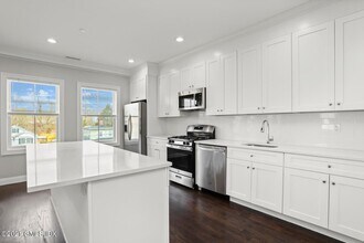 4 Armonk St in Greenwich, CT - Building Photo - Building Photo