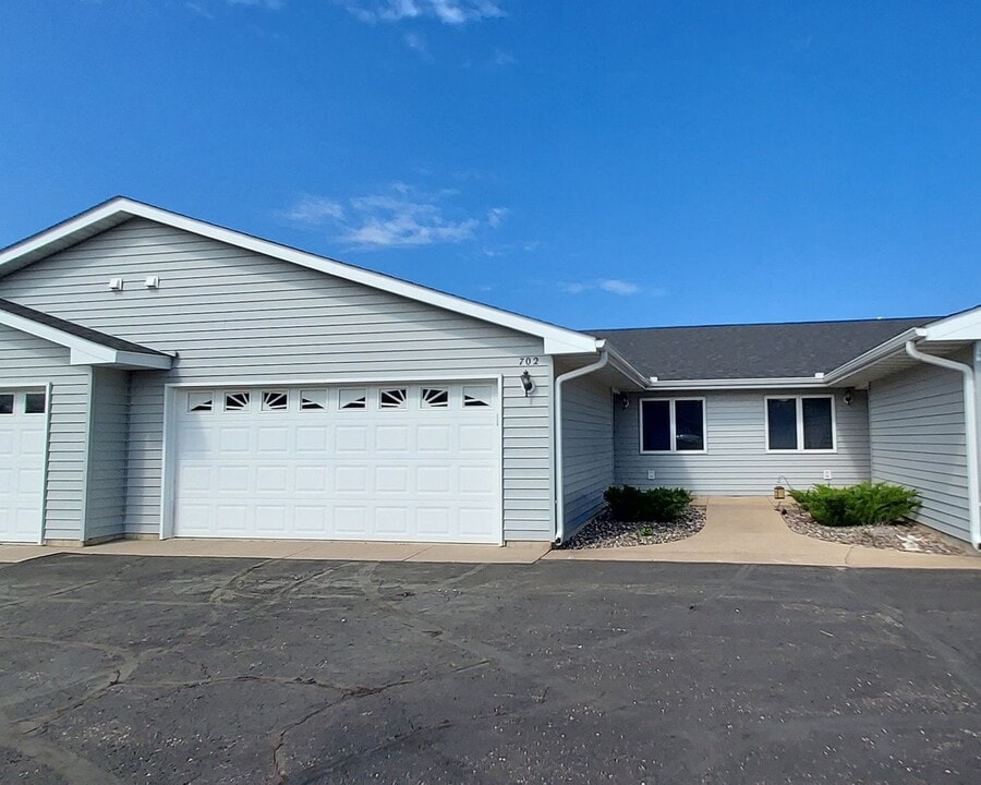 702 Raymond St in Somerset, WI - Building Photo