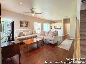 165 Chapel Hill Cir in San Antonio, TX - Foto de edificio - Building Photo