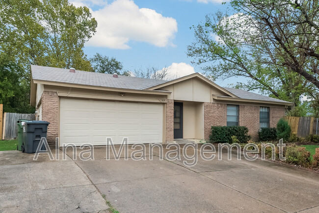 1419 Natches Dr in Arlington, TX - Foto de edificio - Building Photo